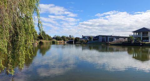 Health warning - Algal bloom in Lake Hood